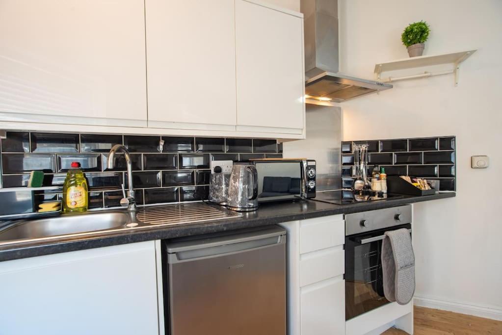 Watford Central Serviced Apartments 2 Exteriör bild