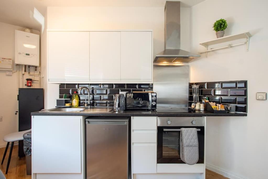 Watford Central Serviced Apartments 2 Exteriör bild