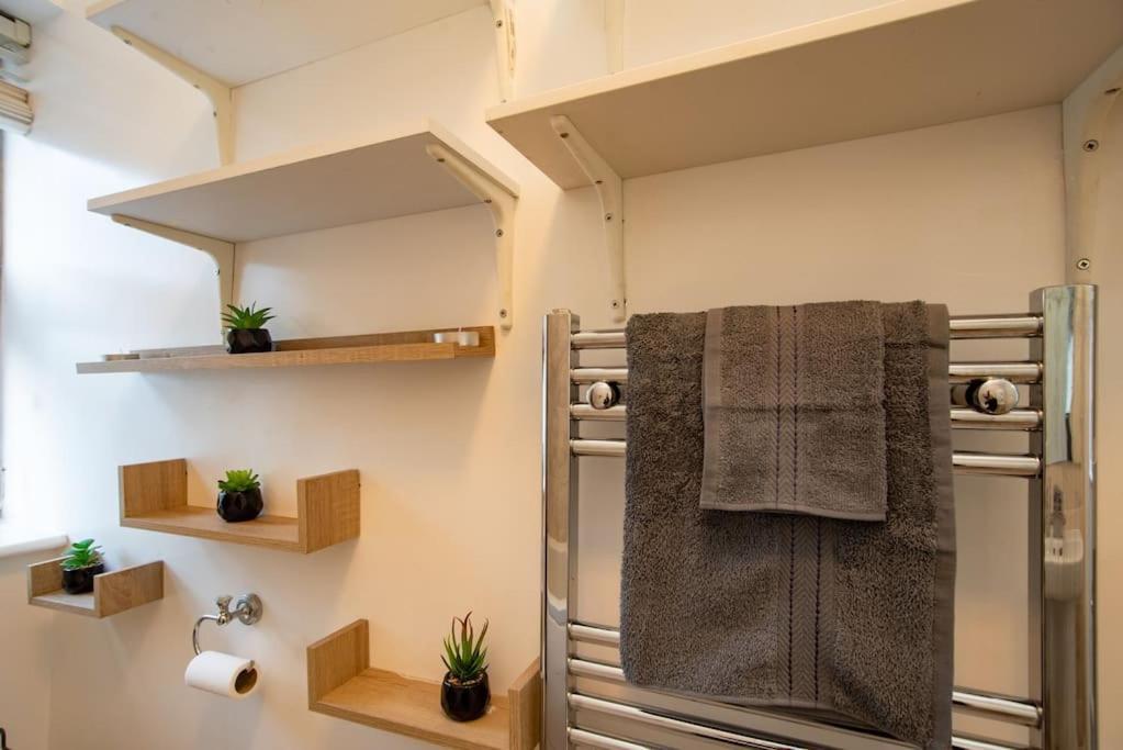 Watford Central Serviced Apartments 2 Exteriör bild