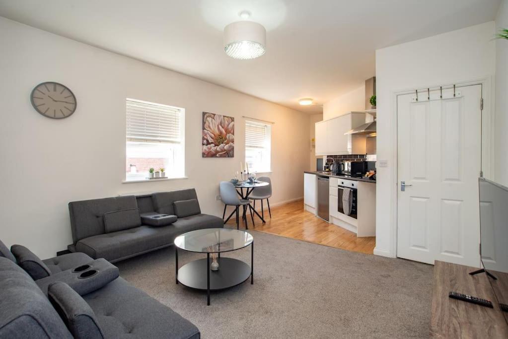 Watford Central Serviced Apartments 2 Exteriör bild