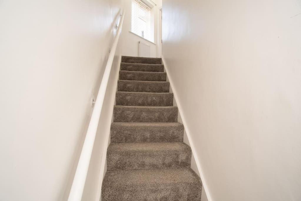 Watford Central Serviced Apartments 2 Exteriör bild