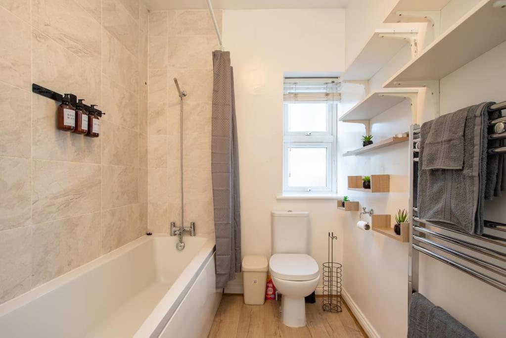 Watford Central Serviced Apartments 2 Exteriör bild
