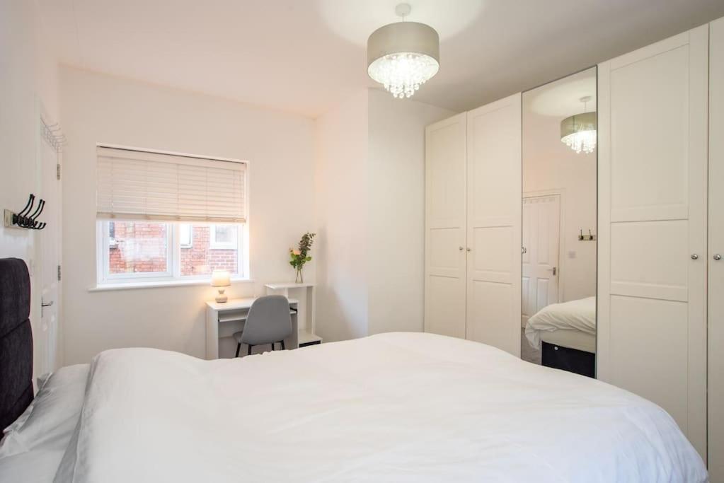 Watford Central Serviced Apartments 2 Exteriör bild