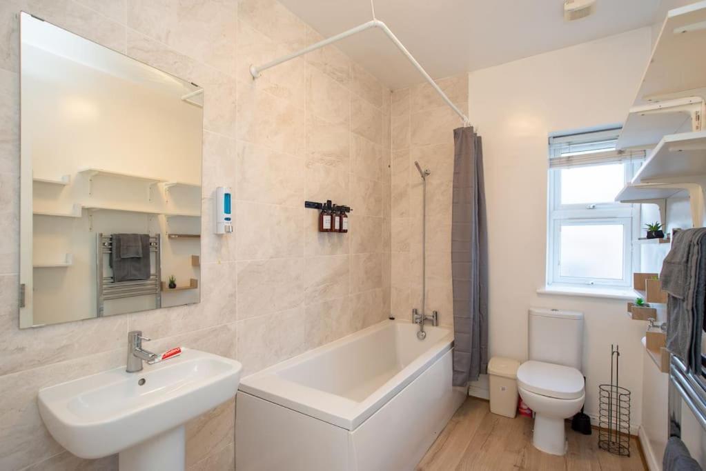 Watford Central Serviced Apartments 2 Exteriör bild