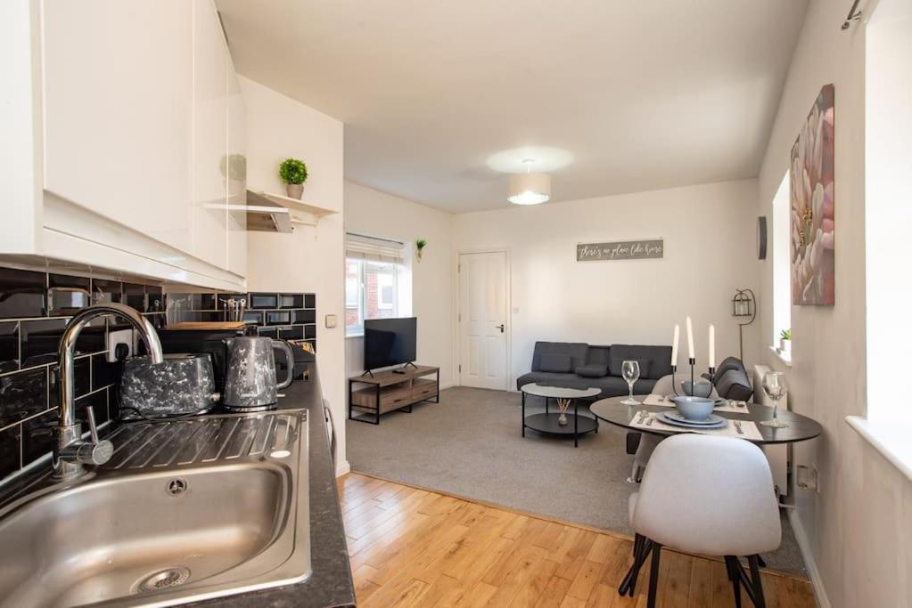 Watford Central Serviced Apartments 2 Exteriör bild
