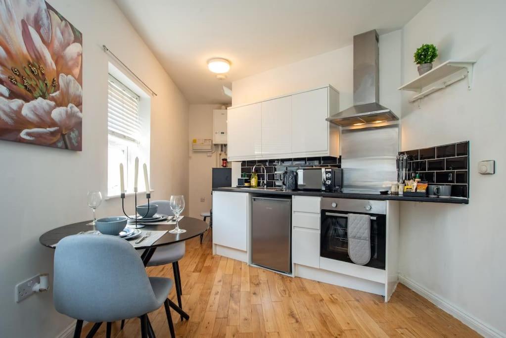 Watford Central Serviced Apartments 2 Exteriör bild